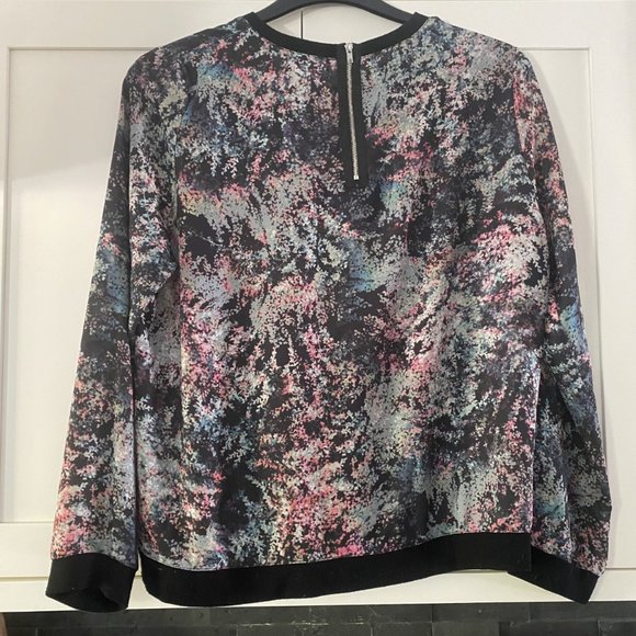 Lightweight Black and Floral Sweater Size UK12/US 8 - Picture 3 of 9